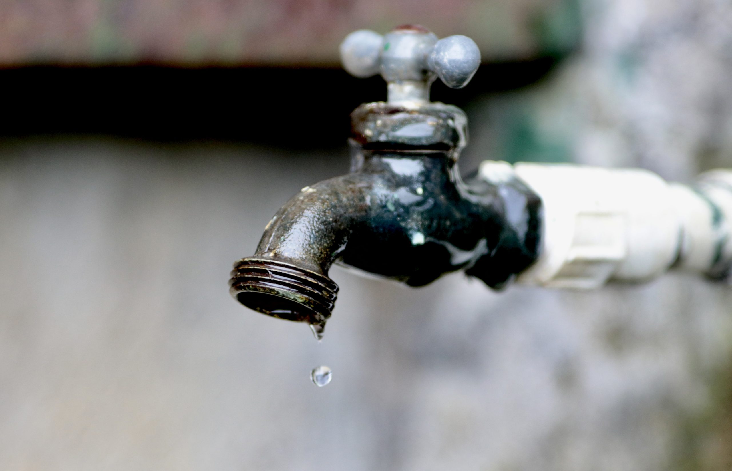 AyA hace llamado urgente ante aumento en el consumo de agua