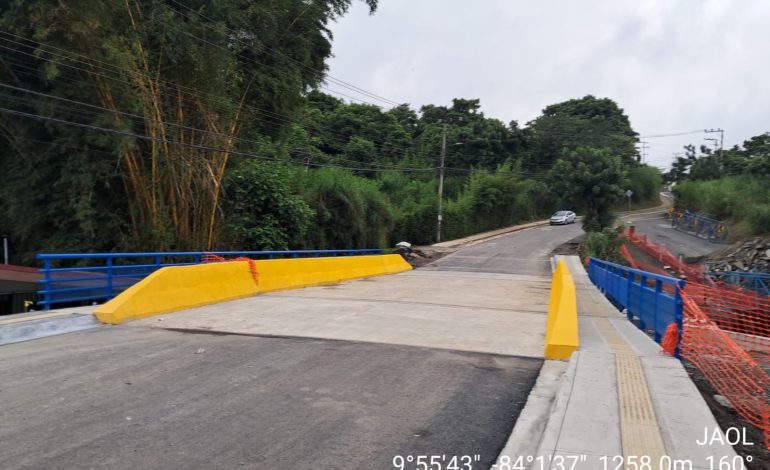Habilitan paso vehicular sobre nuevo puente en Calle Koberg en Curridabat