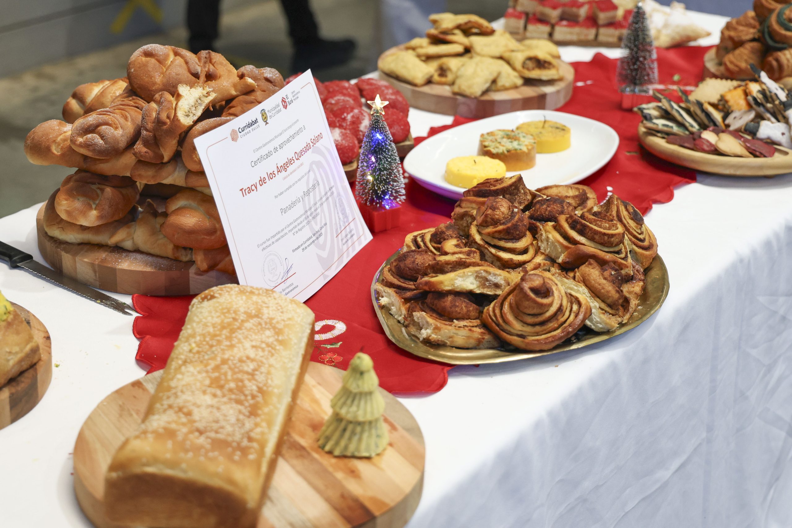 Más de 120 curridabatenses completaron capacitaciones del Centro Gastronómico Municipal El Surá