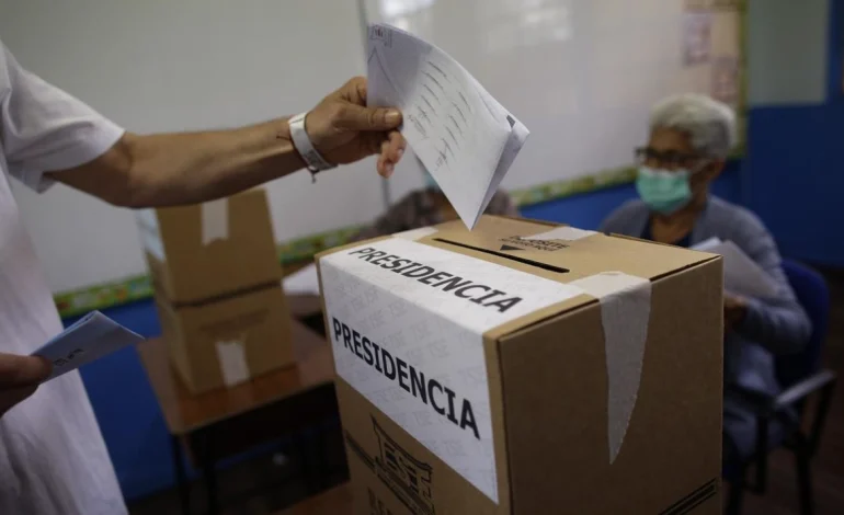 TSE recuerda que fiscales de partidos no pueden intervenir en el voto asistido