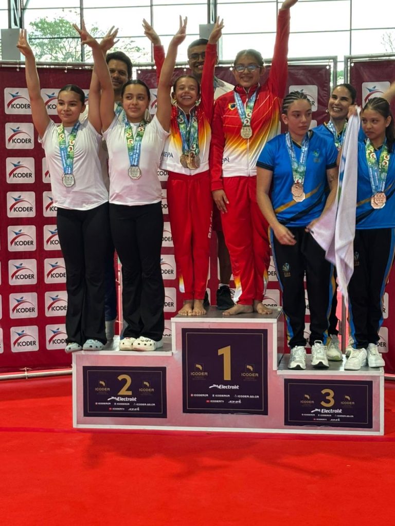 Malena Zambeaux y Andrea Castro Segundo lugar en equipo Cortesía: Líder Club Gimnástico