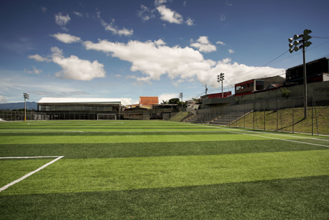 Estos son los horarios del Centro Comunitario El Tirrá para uso libre en la cancha multiuso y caminata en la sintética
