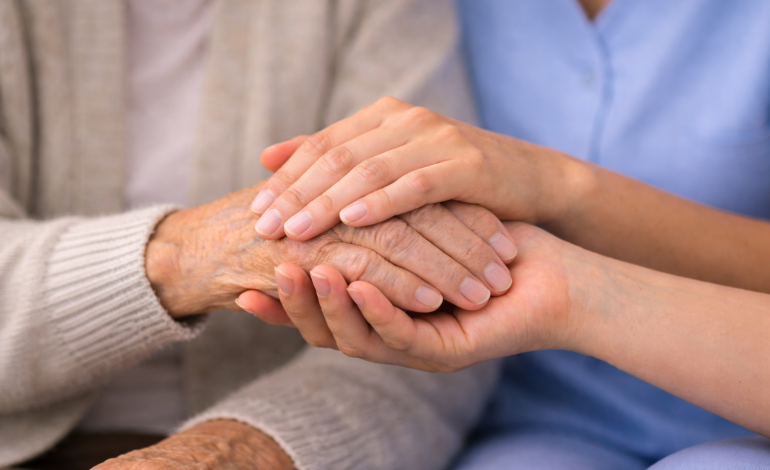 Plataforma Cuidar.cr conecta personas cuidadoras con familias que requieren apoyo