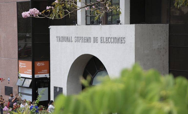 TSE ampliará horario para solicitud y entrega de cédulas tras Semana Santa