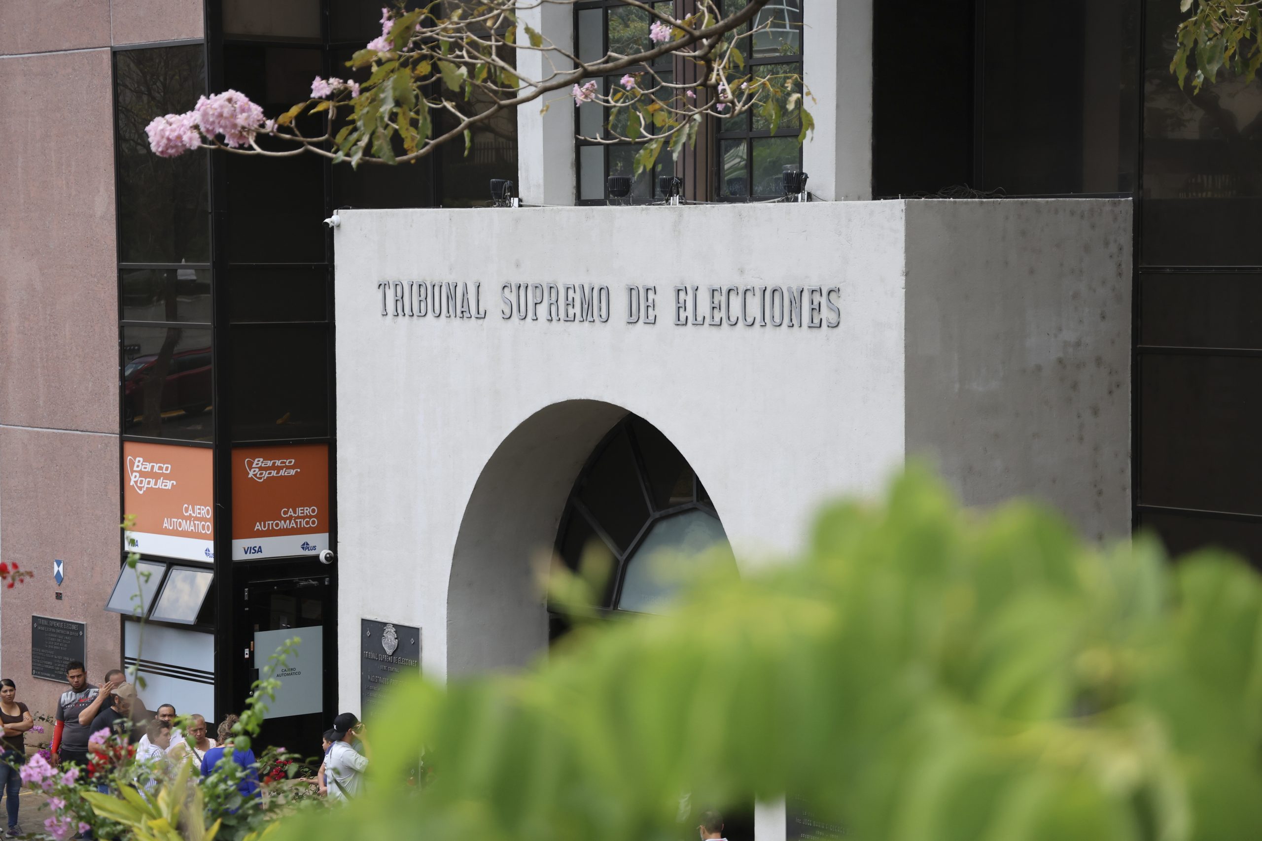 TSE ampliará horario para solicitud y entrega de cédulas tras Semana Santa